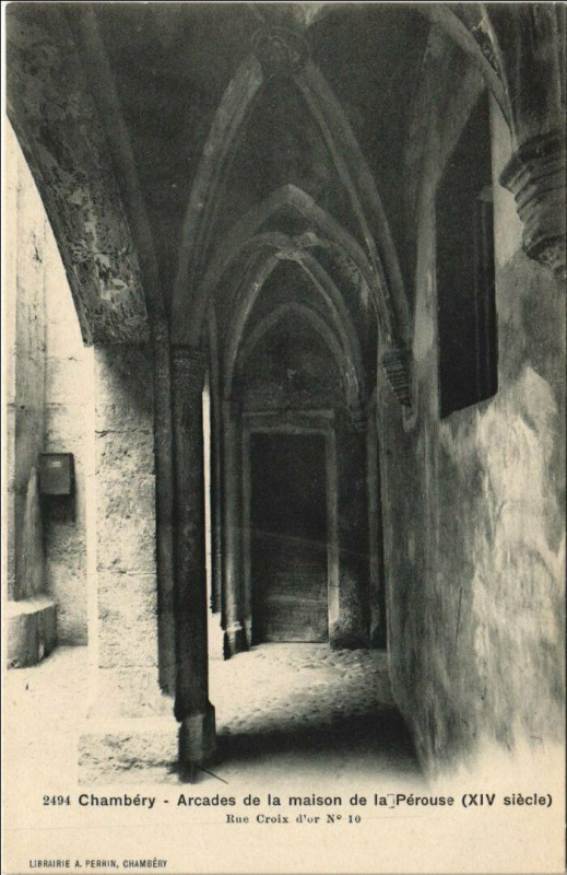 Carte postale ancienne Chambery Arcades de la Maison de la Perouse