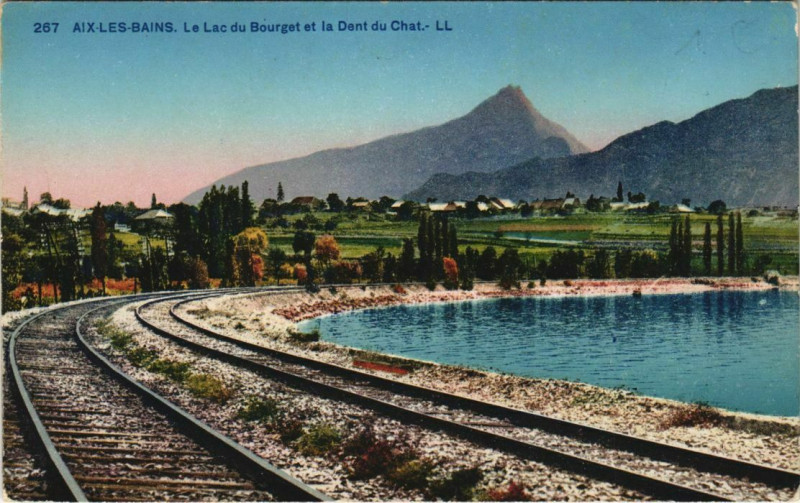 Carte postale ancienne Aix-les-Bains Le Lac du Bourget et la Dent du Chat à Aix-les-Bains