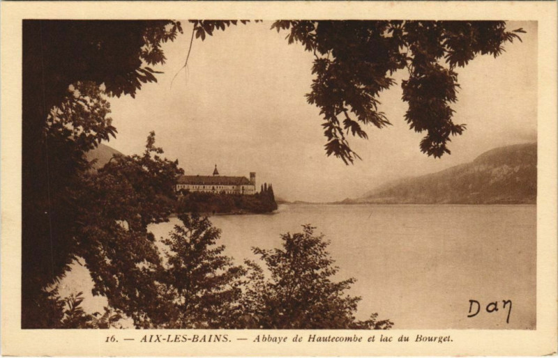 Carte postale ancienne Aix-les-Bains Abbaye de Hautecombe et Lac du Bourget à Aix-les-Bains