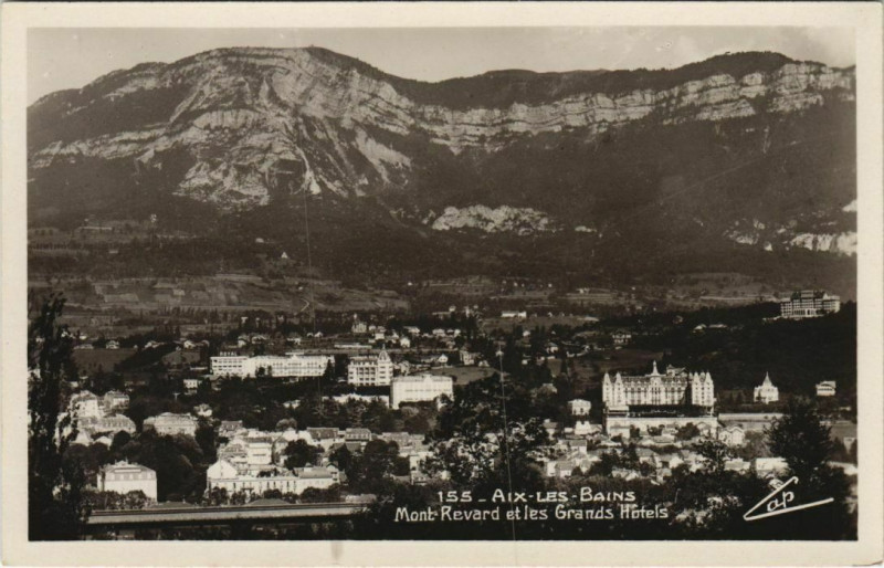 Carte postale ancienne Aix-les-Bains Mont Revard et les Grands Hotels à Aix-les-Bains