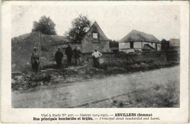 Carte postale ancienne Guerre Arvillers Rue principale à Arvillers