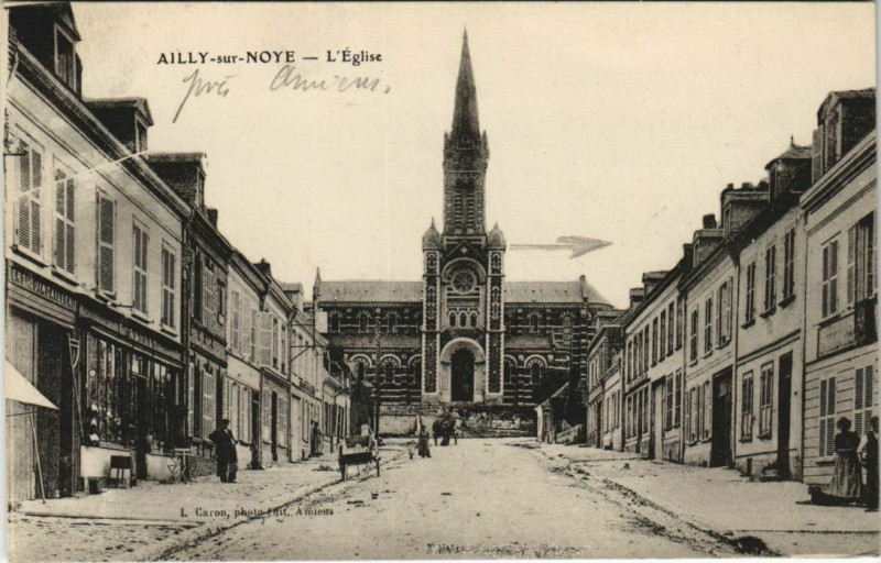 Carte postale ancienne Ailly-Sur-Noye Eglise à Ailly-sur-Noye