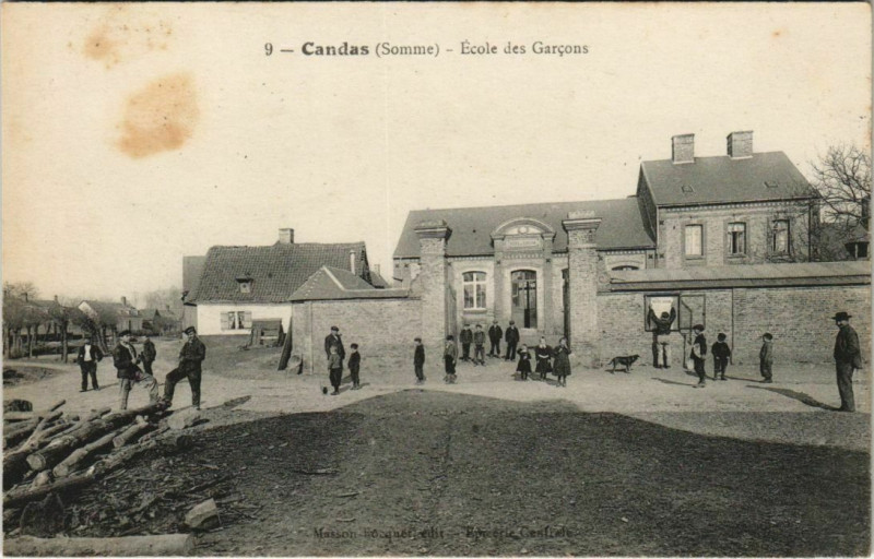 Carte postale ancienne Candas Ecole des garcons à Candas