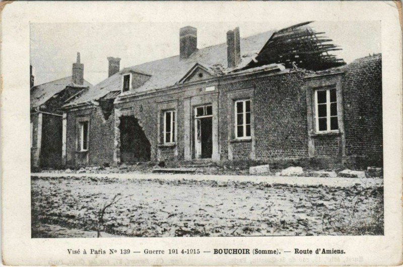 Carte postale ancienne Guerre Bouchoir Route d'Amiens à Amiens
