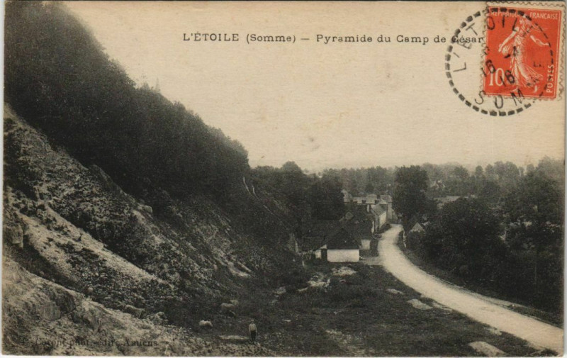Carte postale ancienne L'Etoile Pyramide du Camp de César à Y