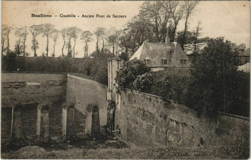 Carte postale ancienne Doullens Citadelle Ancient Pont de Secours à Doullens