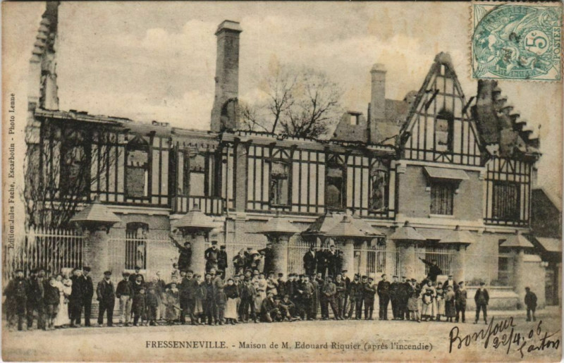 Carte postale ancienne Fressenneville maison de M. Edouard Riquier apres incendie à Fressenneville