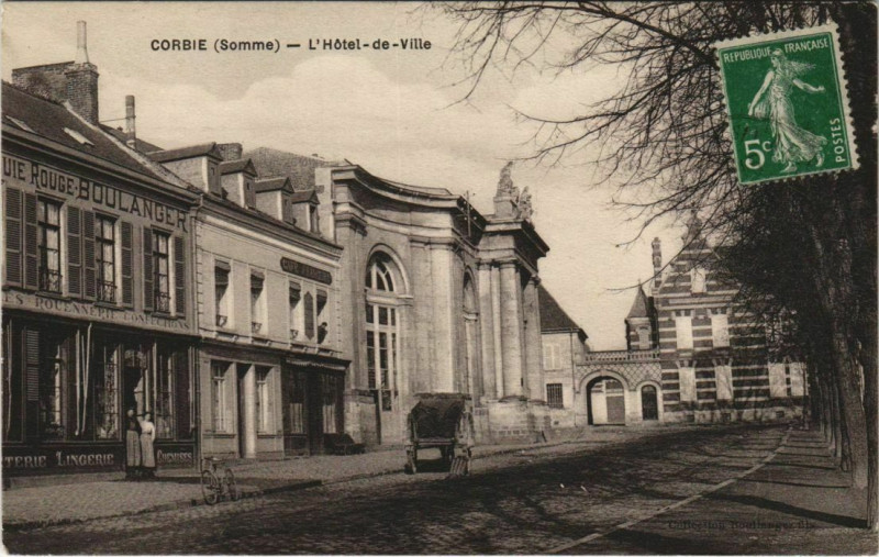 Carte postale ancienne Corbie Hotel d eVille à Corbie