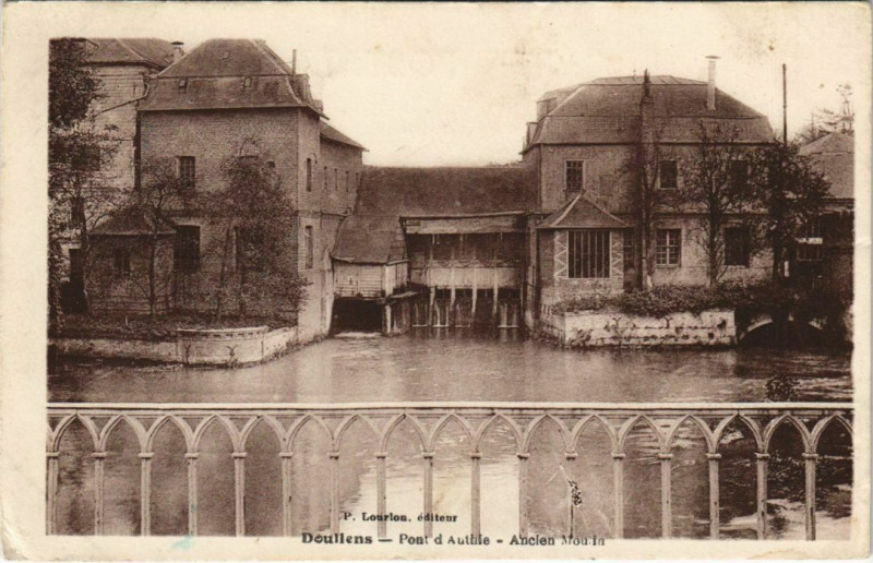 Carte postale ancienne Doullens Pont d'Authie Ancien Moulin à Authie