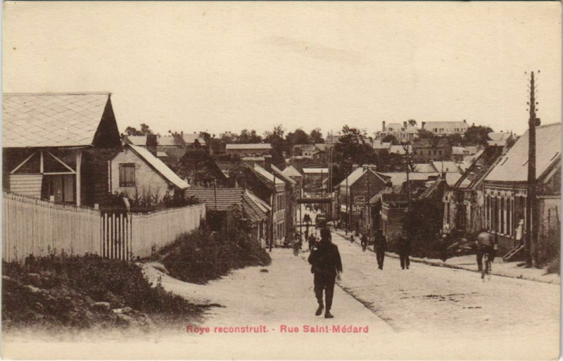 Carte postale ancienne Roye Rue Saint Médard à Roye