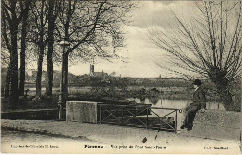 Carte postale ancienne Peronne Vue prise du Pont Saint-Pierre