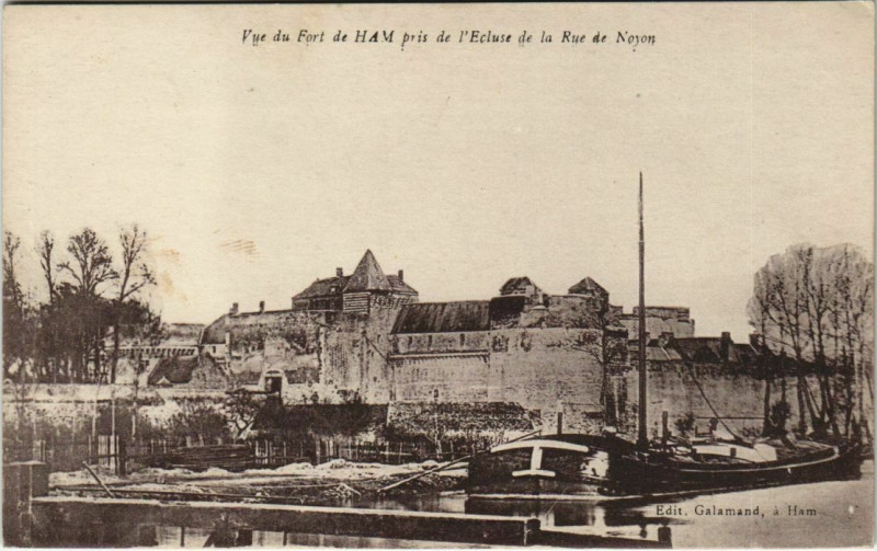 Carte postale ancienne Fort de Ham Prise de l'Ecluse Rue de Noyon à Ham