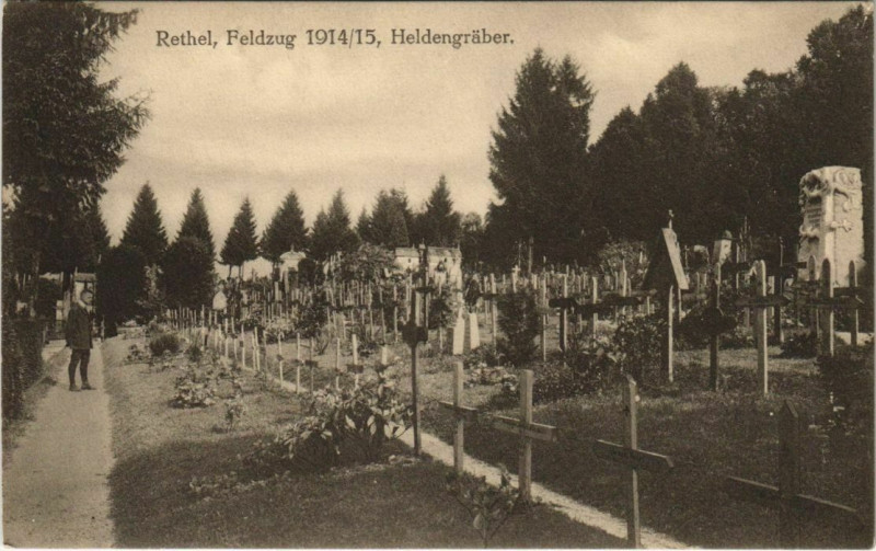 Carte postale ancienne Rethel Feldzug heldengraber