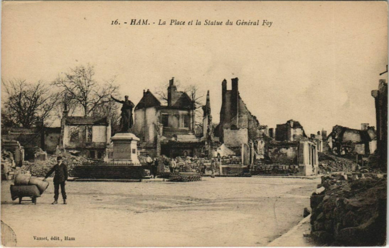Carte postale ancienne Guerre Ham place de la Statue à Ham