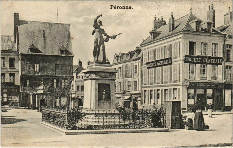 Carte postale ancienne Peronne Monument