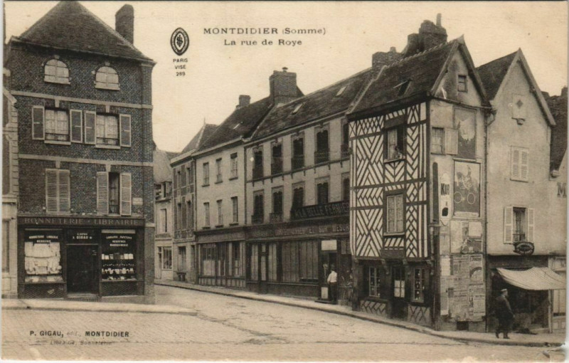 Carte postale ancienne Montdidier Rue de Roye à Montdidier