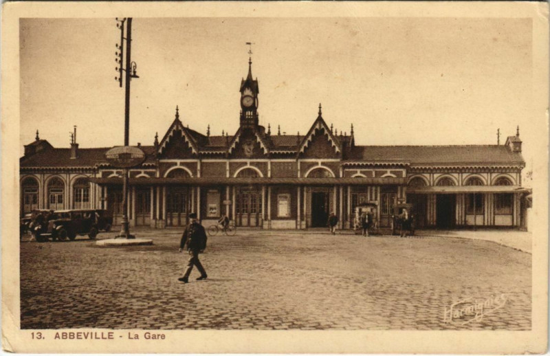 Carte postale ancienne Abbeville la gare à Abbeville