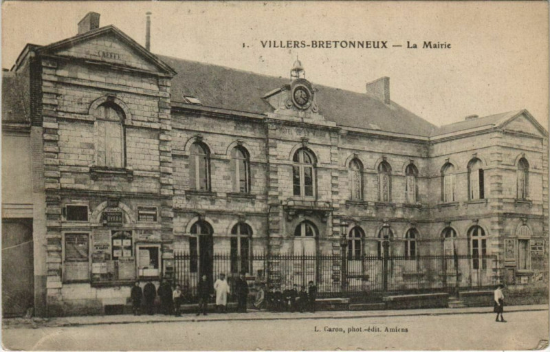 Carte postale ancienne Villers-Bretonneux La mairie à Villers-Bretonneux