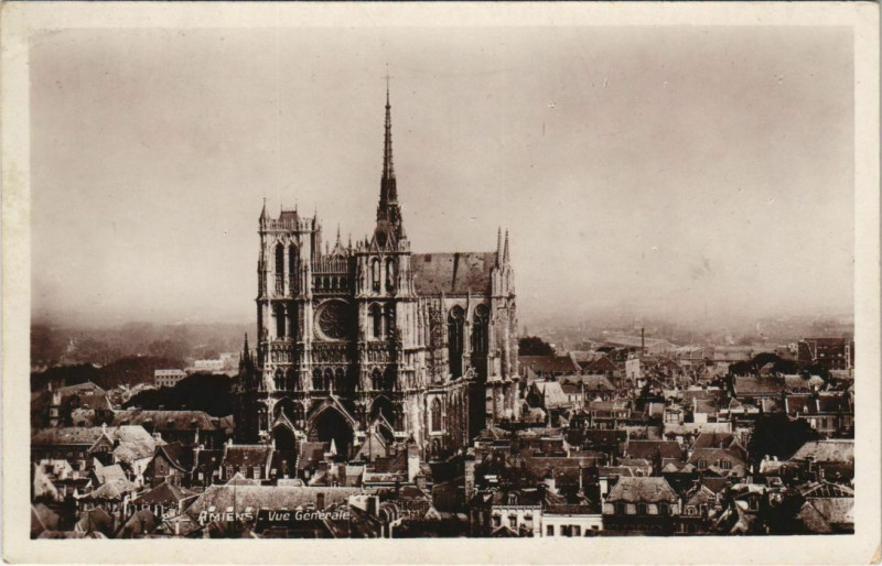 Carte postale ancienne Amiens La Cathédrale à Amiens