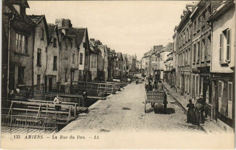 Carte postale ancienne Amiens Rue du Don à Amiens