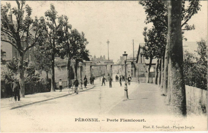 Carte postale ancienne Peronne Porte Flamicourt