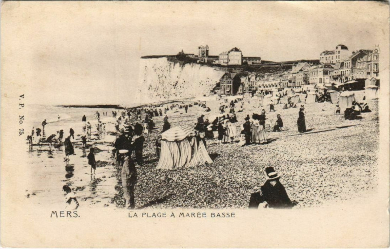 Carte postale ancienne Mers-Les-Bains La Plage a Marée basse à Mers-les-Bains