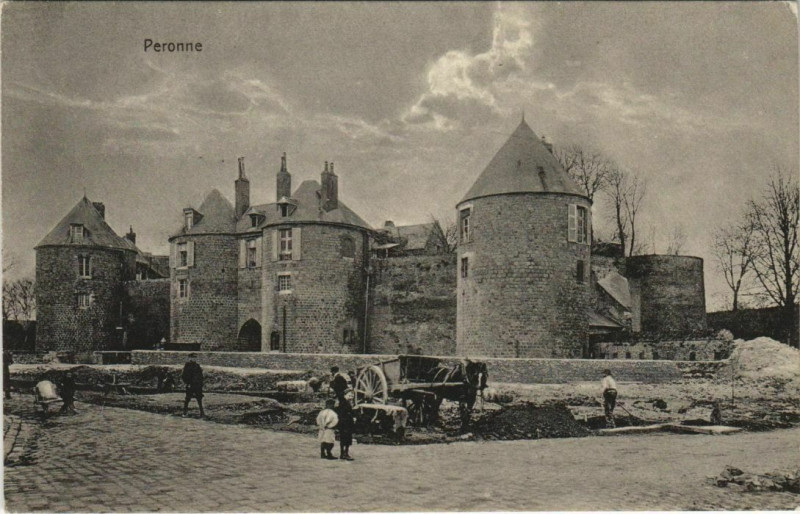 Carte postale ancienne Peronne Le Chateau