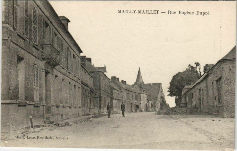 Carte postale ancienne Mailly-Maillet Rue Eugene Dupré à Mailly-Maillet