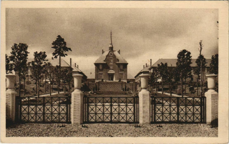 Carte postale ancienne Peronne hospice Hopital