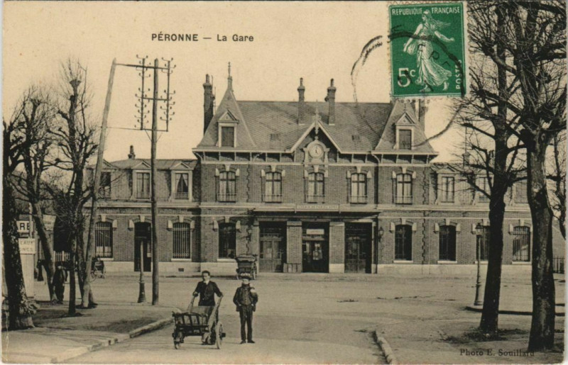 Carte postale ancienne Peronne La gare