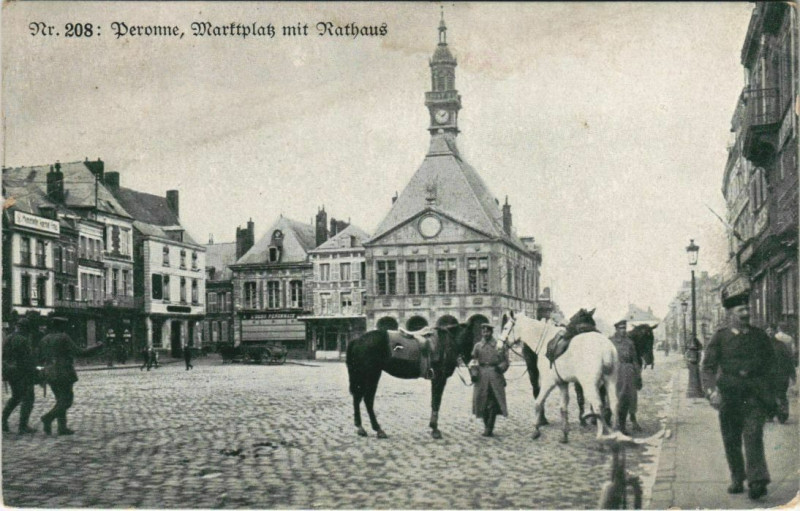 Carte postale ancienne Peronne Marktplatz Place du Marché