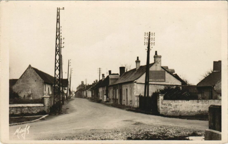 Carte postale ancienne Hallencourt Rue Saint-denis à Hallencourt