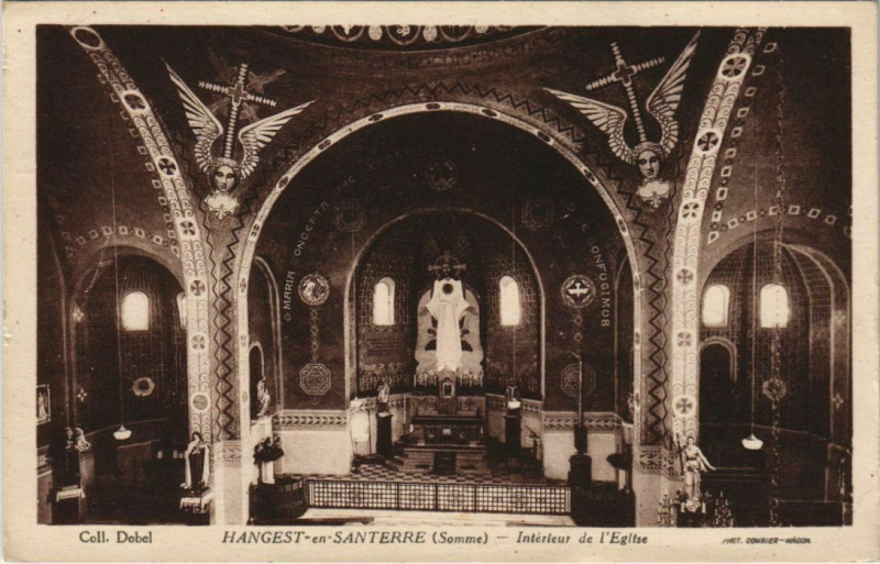Carte postale ancienne Hangest-En-Santerre Intérieur de l'Eglise à Hangest-en-Santerre