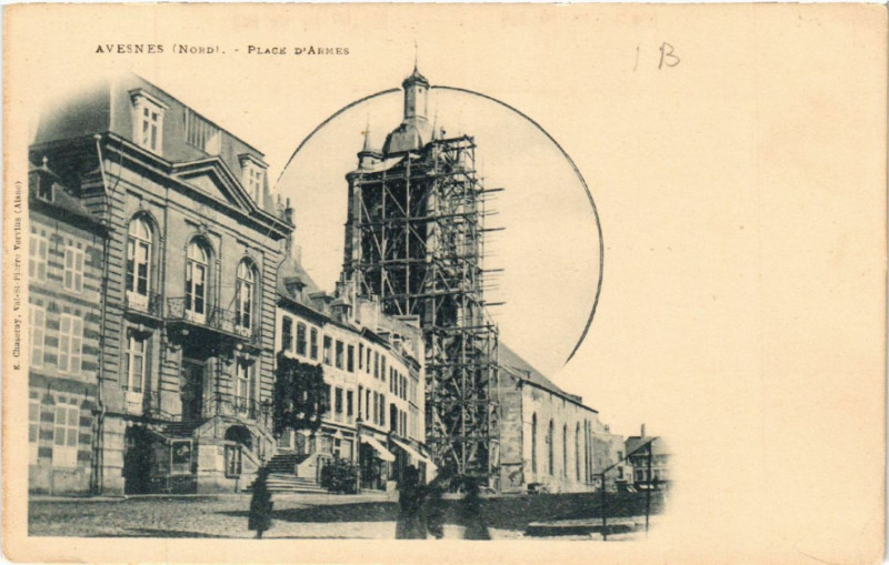 Carte postale ancienne Avesnes - Place d'Armes à Esnes
