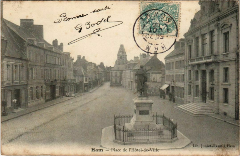 Carte postale ancienne Ham Place de l'hotel de Ville à Ham