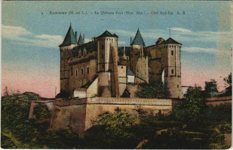 Carte postale ancienne Saumur Chateau Fort France à Saumur