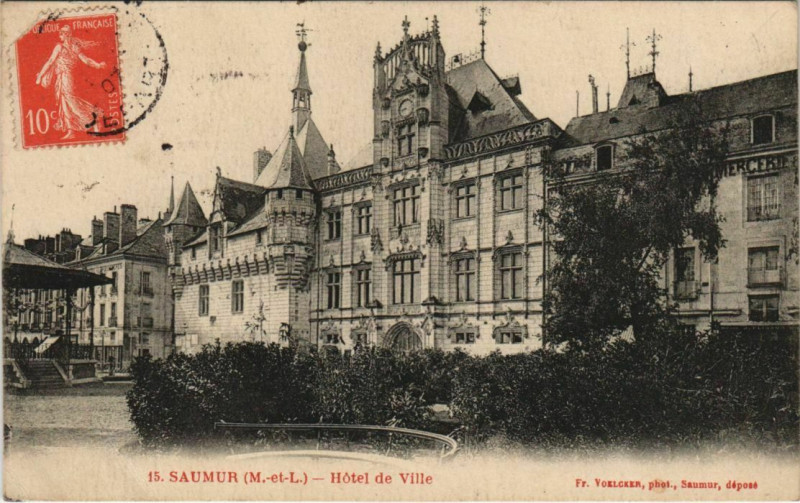 Carte postale ancienne Saumur Hotel de Ville France à Saumur