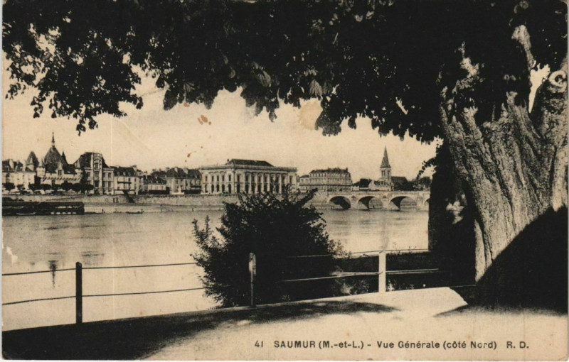 Carte postale ancienne Saumur vue generale France à Saumur