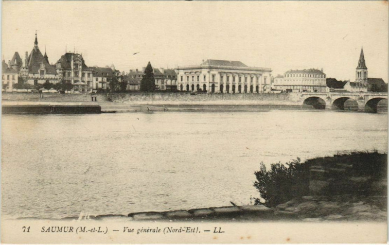 Carte postale ancienne Saumur vue generale France à Saumur