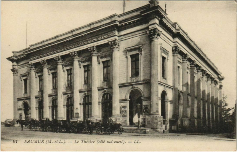 Carte postale ancienne Saumur Le Theatre France à Saumur