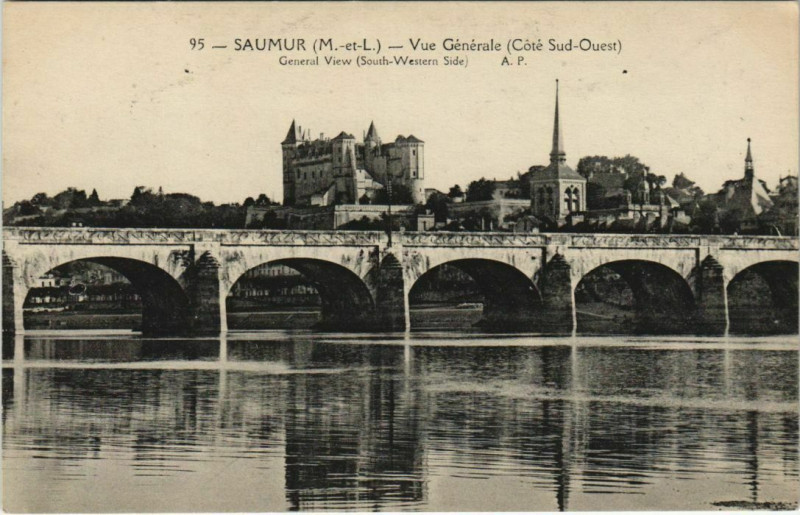 Carte postale ancienne Saumur vue generale France à Saumur
