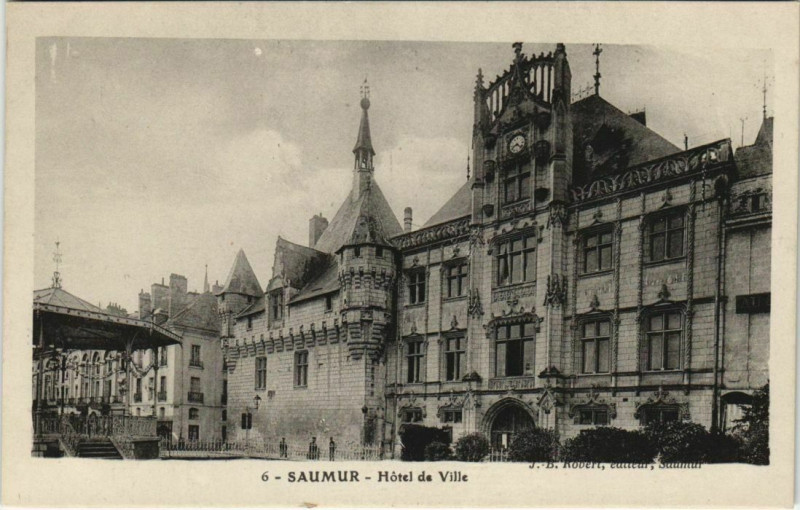 Carte postale ancienne Saumur Hotel de Ville France à Saumur