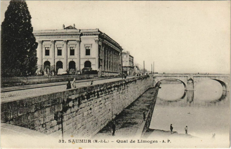 Carte postale ancienne Saumur Quai de Limoges France à Saumur