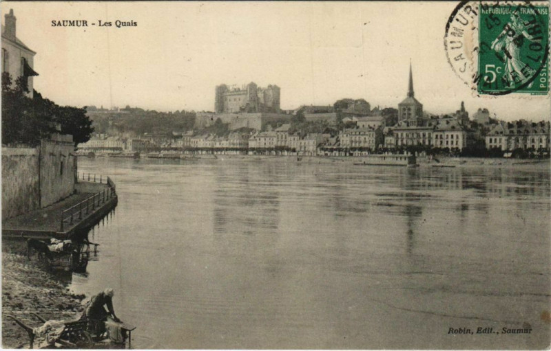 Carte postale ancienne Saumur Les Quais France à Saumur