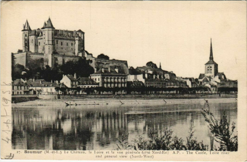 Carte postale ancienne Saumur Le Chateau France à Saumur