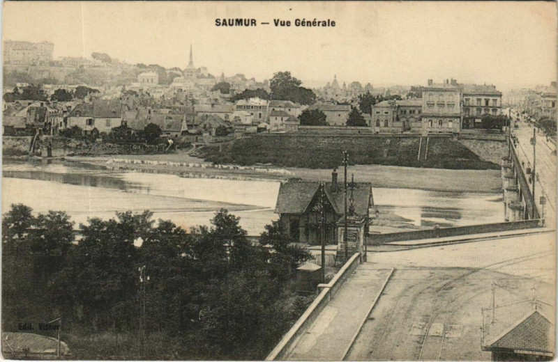 Carte postale ancienne Saumur vue generale France à Saumur