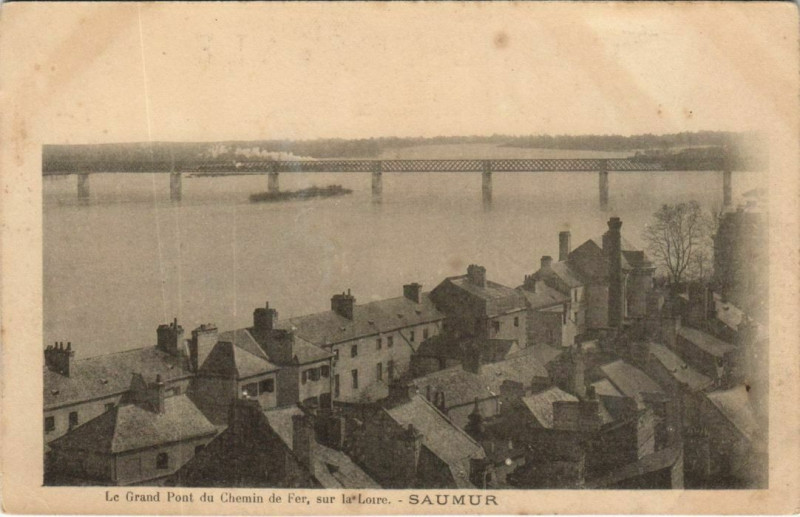 Carte postale ancienne Saumur Le Grand Pont du Chemin de Fer France à Saumur