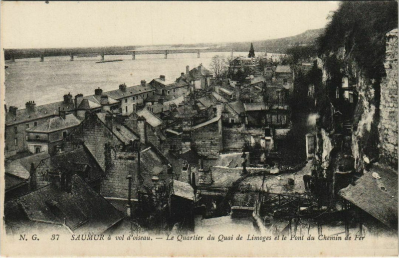 Carte postale ancienne Saumur Quartier du Quai de Limoges France à Saumur