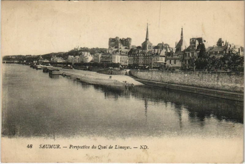 Carte postale ancienne Saumur Perspective du Quai de Limoges France à Saumur