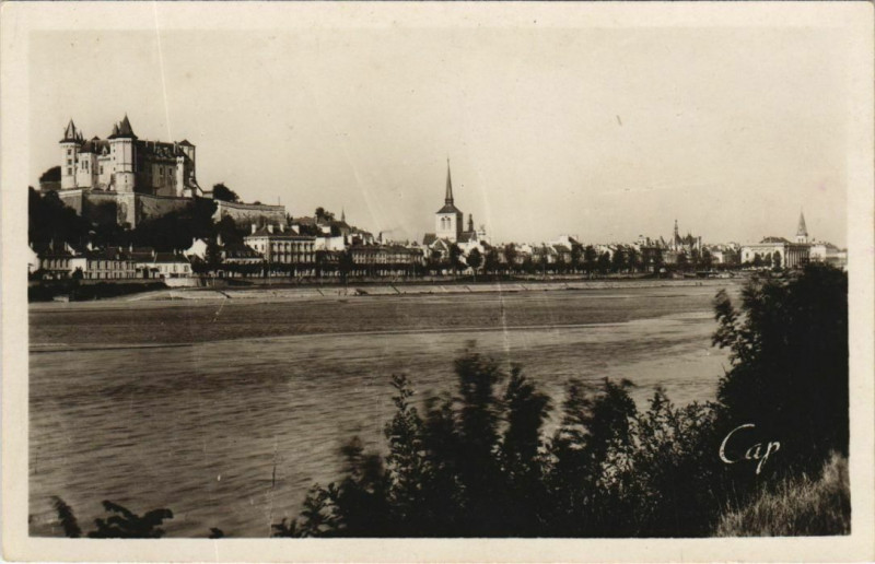 Carte postale ancienne Saumur vue generale France à Saumur